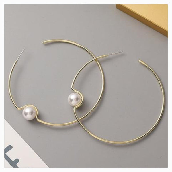 Freshwater pearl and gold hoops
